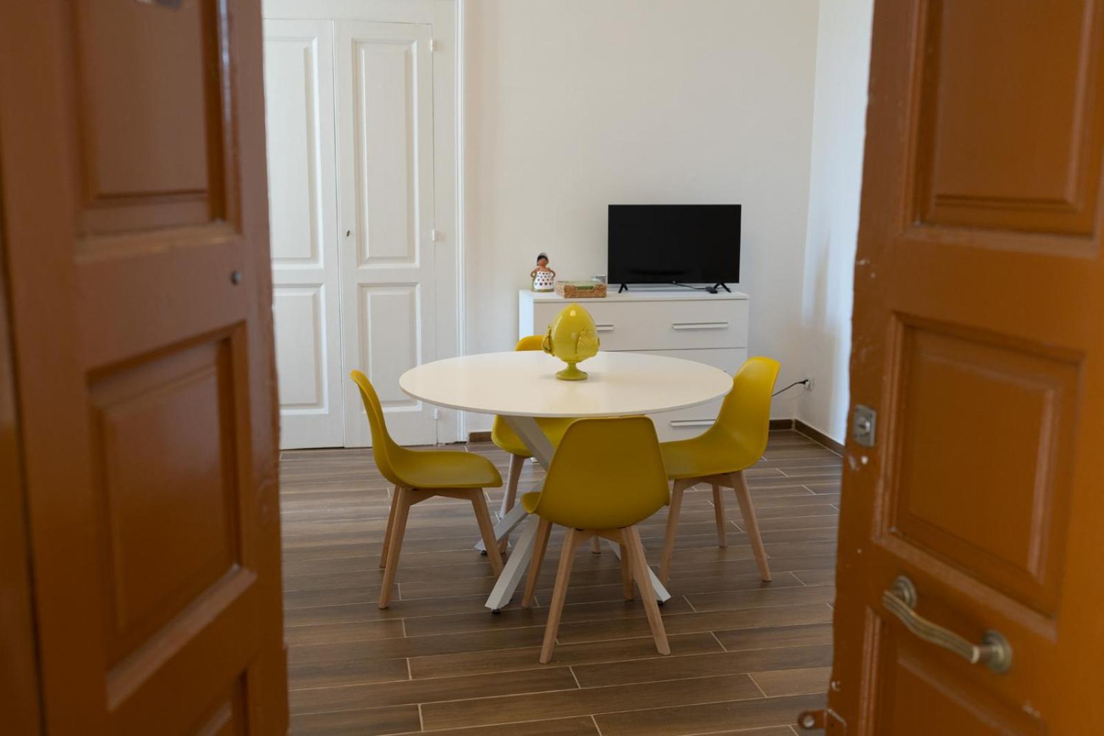 Palazzo Manzoni Apartments Bari Room photo